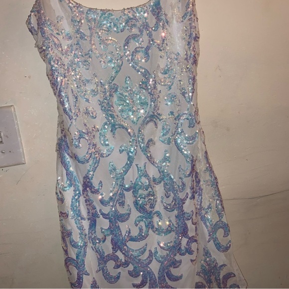 Selling because it shaped my body too well and boosted my ego! - Picture 2 of 7